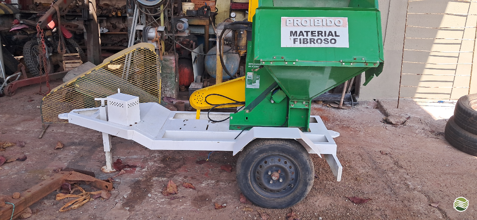 IMPLEMENTOS AGRICOLAS TRITURADOR FORRAGEIRO TRITURADOR PICADOR FORRAGEIRO Sumaré Máquinas e Veículos SUMARE SÃO PAULO SP